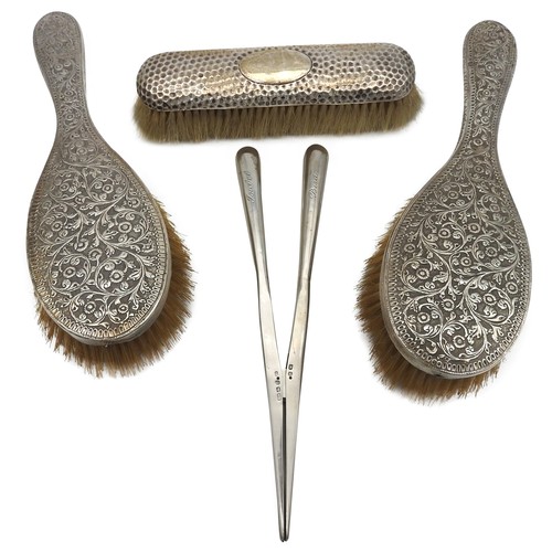 479 - A PAIR OF SILVER GLOVE STRETCHERS AND A PAIR OF CLOTHES BRUSHES, along with another clothes brush, t... 