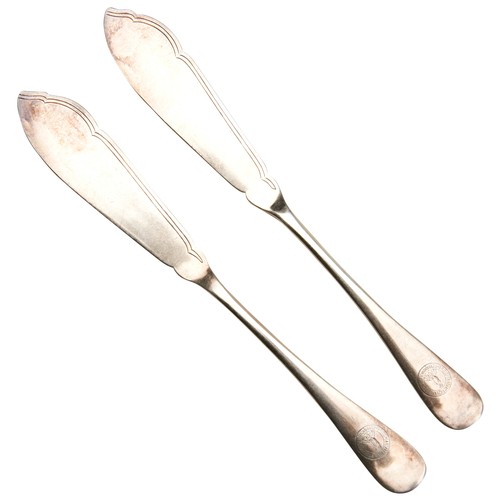 313 - A PAIR OF ELECTROPLATED FISH KNIVES BY WALKER & HALL, THE ENDS OF THE HANDLES STAMPED WITH THE L... 