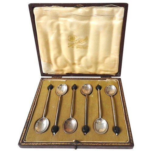 469 - A CASED SET OF SIX SILVER 'COFFEE BEAN' TEA SPOONSCOOPER BROTHERS & SONS, SHEFFIELD, 1920retaile... 