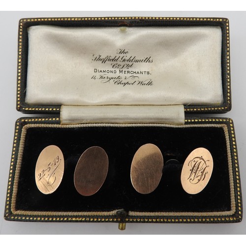 457A - A PAIR OF 9CT GOLD CUFFLINKSengraved with a monogram and the date 22-5-19. CasedMarked 9ct, Birmingh... 