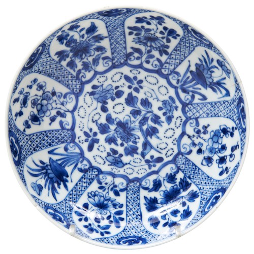 272 - SMALL BLUE AND WHITE DISHKANGXI PERIOD (1662-1722)painted with panels of flowers reserved against a ... 