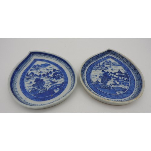 291 - A PAIR OF CHINESE EXPORT SHAPED SERVING DISHES, Qianlong period, each decorated with mountain landsc... 