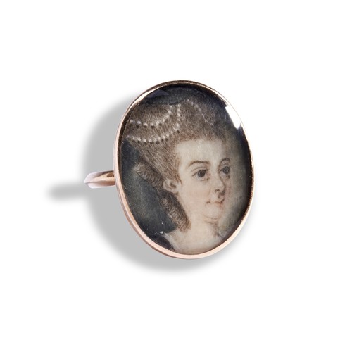 161 - A GEORGIAN PORTRAIT MINIATURE RING, CIRCA 1880depicting a lady, her hair dressed with pearls. Possib... 