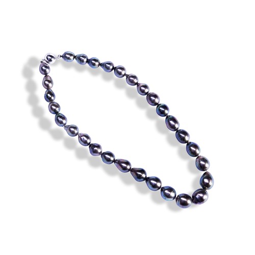 63 - A TAHITIAN BAROQUE CULTURED PEARL NECKLACEwith a graduating row of baroque cultured pearls.Circular ... 