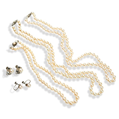 116 - A COLLECTION OF CULTURED PEARL JEWELLERYthree cultured pearl single stand necklaces each with clasps... 