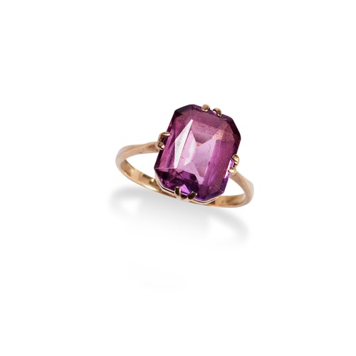 109 - A PINK SYNTHETIC SAPPHIRE RINGthe emerald-cut, cut cornered, pink synthetic sapphire being set betwe... 