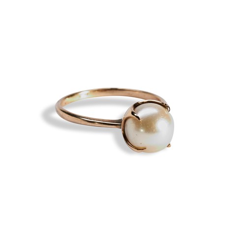 119 - A SINGLE CULTURED PEARL RING  the cultured pearl in a four claw cage setting, to a straight shank.Un... 