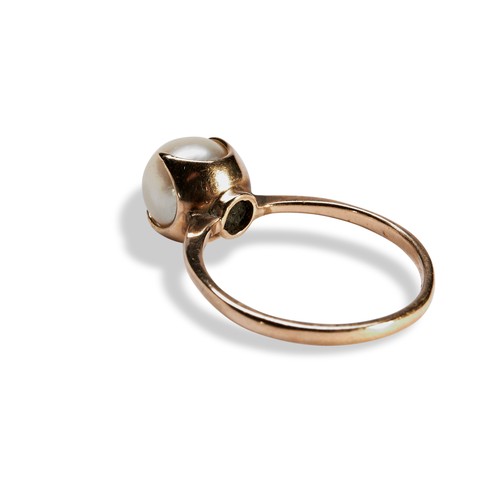 119 - A SINGLE CULTURED PEARL RING  the cultured pearl in a four claw cage setting, to a straight shank.Un... 