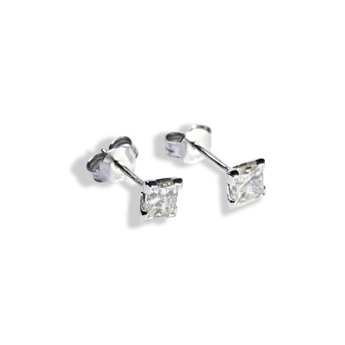 132 - A PAIR OF PRINCESS CUT DIAMOND STUD EARRINGSeach a princess cut diamond held in four claws on a whit... 