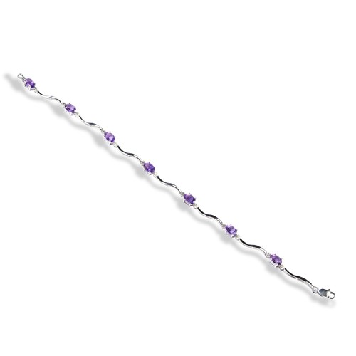 137 - AN AMETHYST AND DIAMOND LINE BRACELETa white gold line bracelet with seven oval cut amethysts with a... 