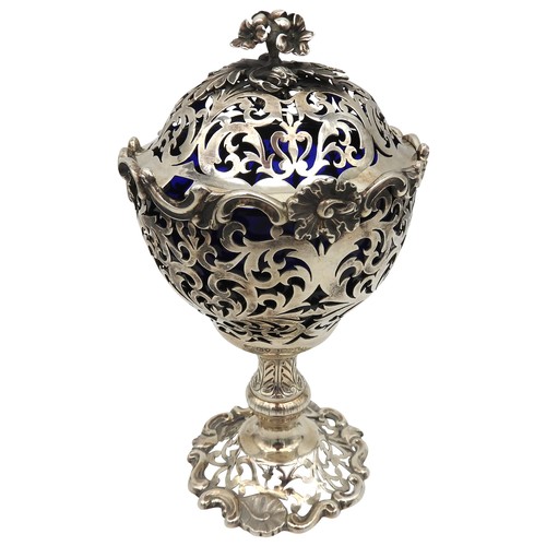 288 - AN EARLY VICTORIAN SILVER SUGAR BOWL, with blue glass liner, in the form of a covered cup, with orna... 