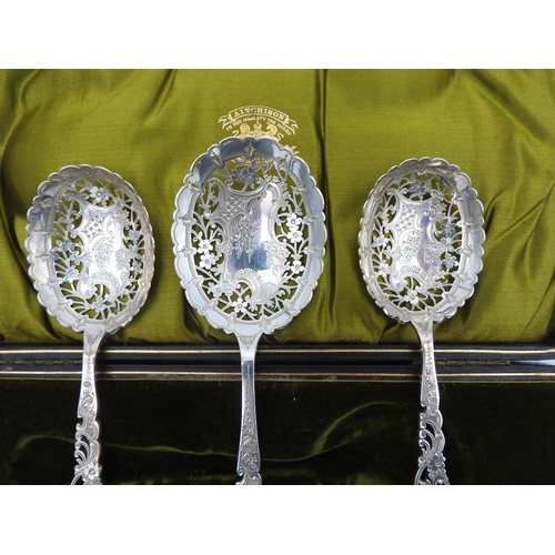 333 - A LATE VICTORIAN BOXED SET OF THREE SERVING SPOONS , CIRCA 1899, consisting of a large spoon and a p... 