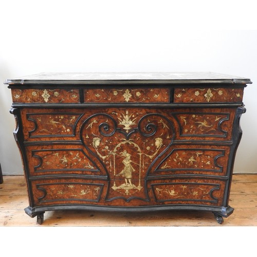 86 - AN IMPRESSIVE ITALIAN WALNUT AND IVORY INLAID TWIN PEDESTAL DESK, 18TH CENTURYHighly decorated top i... 