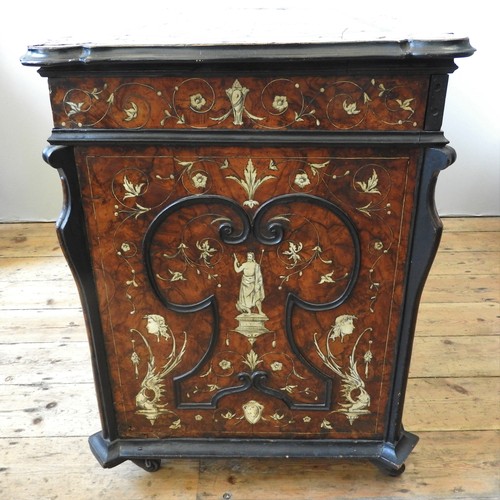 86 - AN IMPRESSIVE ITALIAN WALNUT AND IVORY INLAID TWIN PEDESTAL DESK, 18TH CENTURYHighly decorated top i... 