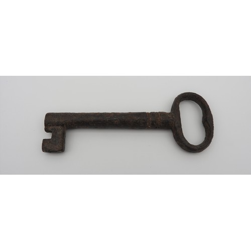 109 - A LATE 17TH/EARLY 18TH CENTURY IRON KEY, simplistic heavy duty form14.5 cm long