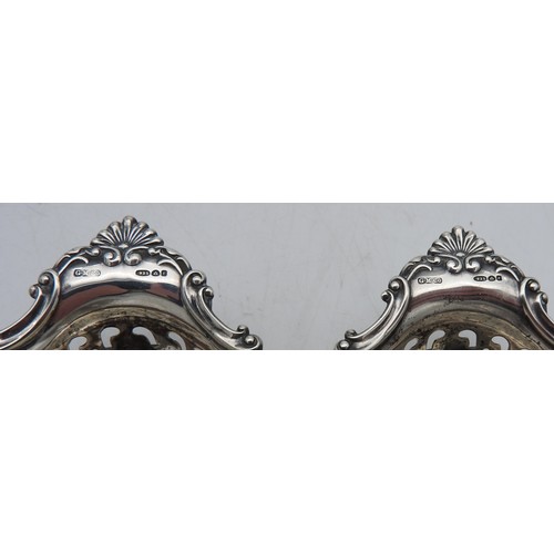 330 - A PAIR OF EDWARDIAN SILVER BON BON DISHES, CIRCA 1901oval form with scroll foliate edge and pierced ... 