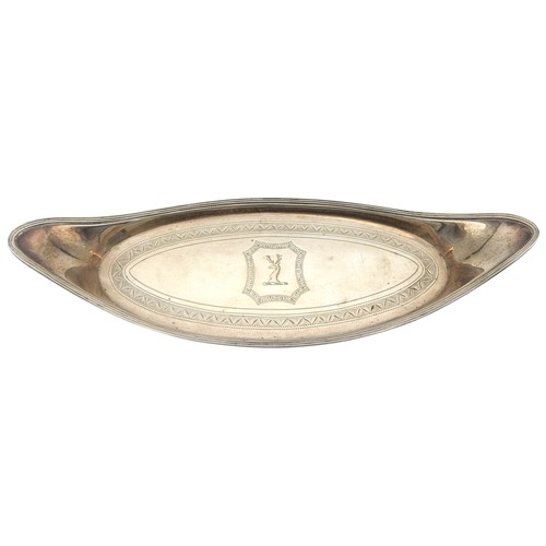 347 - AN ELEGANT GEORGE III SILVER PEN /SNUFFER TRAY, oval form with fluted edge, engraved cartouche with ... 