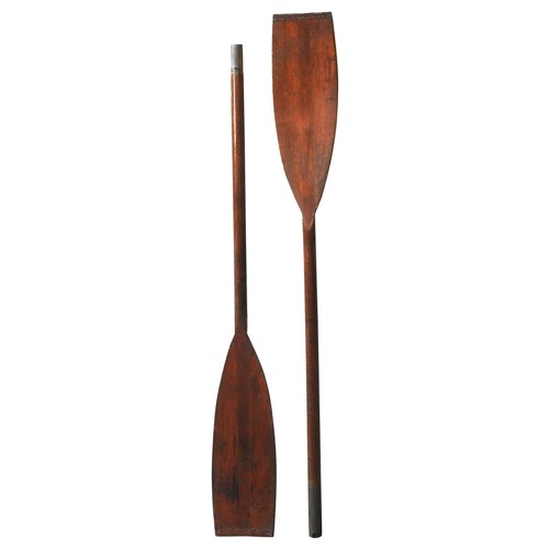 356 - A VINTAGE PINE DOUBLE ENDED PADDLE, CIRCA 1910, with central clip fitting which allows the paddle to... 