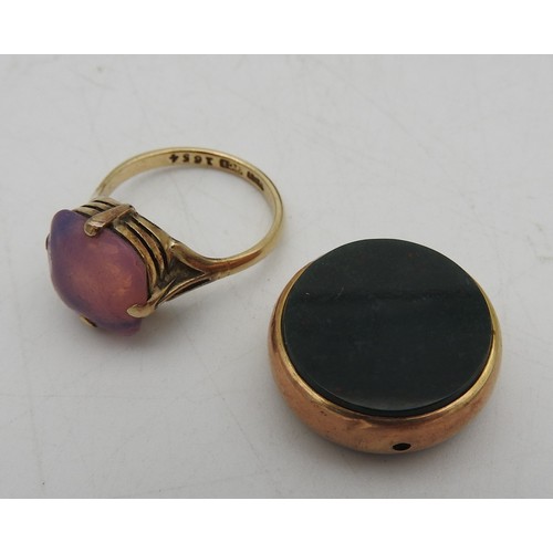 297 - A 19TH CENTURY GOLD MOUNTED FOB, circular form, mounted with Bloodstone and Carnelian, stamped .375,... 