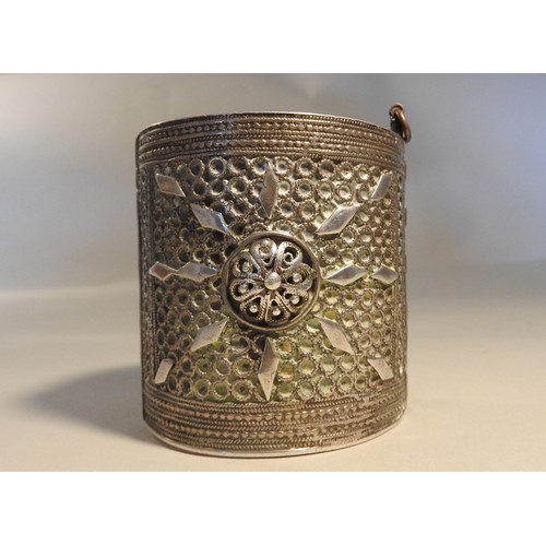 321 - A LIBYAN BEDHOUIN BERBER CUFF BRACELET, LATE 19TH / EARLY 20TH CENTURY, unmarked, reserves decorated... 