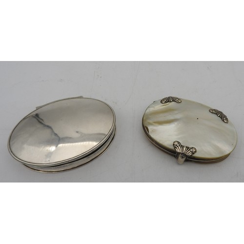 325 - AN EARLY 18TH CENTURY SILVER PILL BOX AND A MOTHER OF PEARL LOOKING GLASS, the pill box of simplisti... 