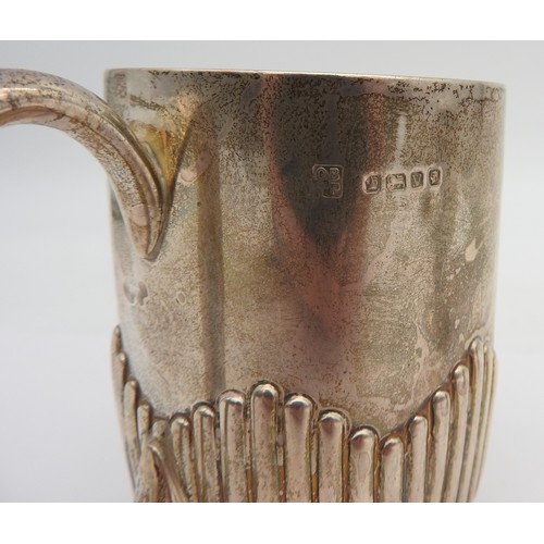 369 - A SMALL SILVER MUG, SHEFFIELD 1888, WITH AN INSCRIPTION, 'Presented to Vera on her 7th Birthday by H... 