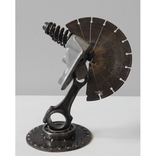 380 - IN THE MANNER OF JOE RUSH, A SCRAP METAL SCULPTURE BUST, figure with saw blade mohican32 cm high... 