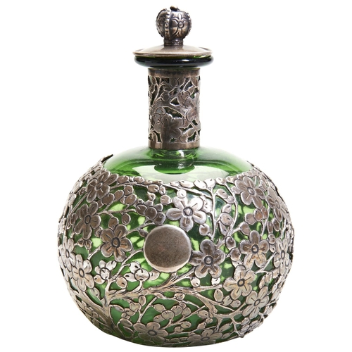 330 - CHINESE EXPORT SILVER OVERLAID GREEN BOTTLELUEN HING, SHANGHAI, EARLY 20TH CENTURYthe globular glass... 