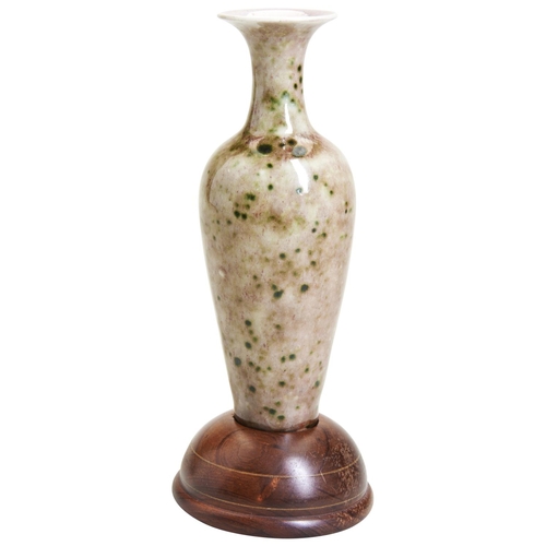 174 - PEACHBLOOM-GLAZED AMPHORA VASEKANGXI MARK, GUANGXU PERIODthe slender sides covered in a mottled blus... 