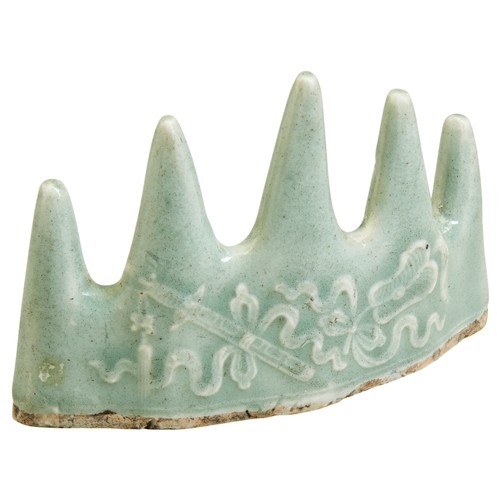 191 - A CELADON-GLAZED 'MOUNTAIN' BRUSH RESTQING DYNASTY (1644-1911)the sides delicately carved with ribbo... 