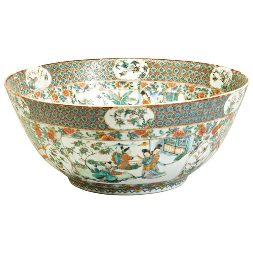 242 - LARGE CANTON FAMILLE VERTE BOWLQING DYNASTY, 19TH CENTURYdecorated with panels of courtiers37cm diam... 