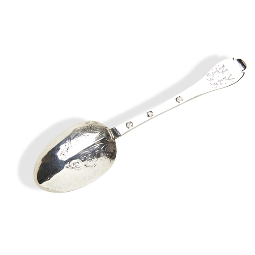 66 - A SILVER LACEBACK SPOON, CHARD C.1699. A large & heavy laceback spoon, marked 3 times 'an anchor... 