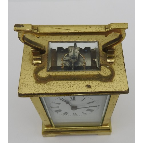 105 - A LATE 19TH / EARLY 20TH CENTURY BRASS CARRIAGE CLOCK, of compact proportions, enamelled dial 14 cm ... 