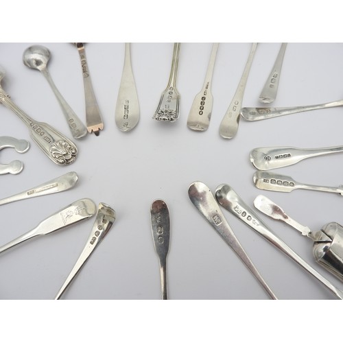 265 - A LARGE ASSORTMENT OF LATE 18TH / EARLY 19TH CENTURY SILVER SPOONS, the lot comprised of a wide vari... 