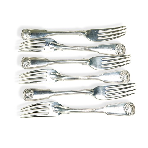 293 - A SET OF SIX GEORGE IV DINNER FORKS, fiddle pattern with shell decoration, bears the mark of Richard... 