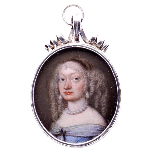 461 - ENGLISH SCHOOL, CIRCA 1660, PORTRAIT MINIATURE OF A YOUNG WOMAN with ringletedHair, a pearl choker a... 