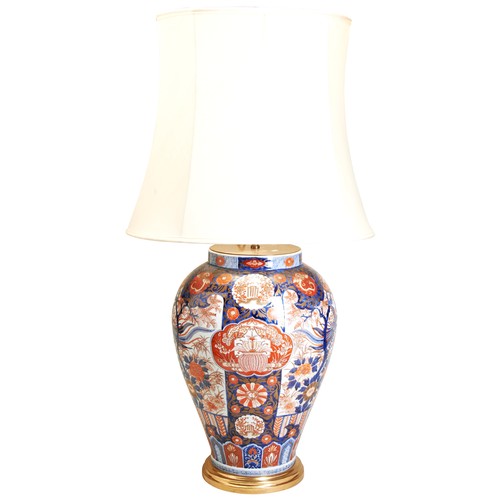 159 - A LARGE 18TH CENTURY JAPANESE IMARI BALUSTER JAR, EDO PERIOD, converted to a table lamp, decorated i... 