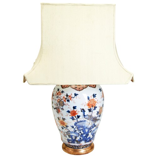 160 - A LARGE 18TH CENTURY JAPANESE IMARI DECORATED BALUSTER VASE, fitted as a table lamp, decorated in th... 