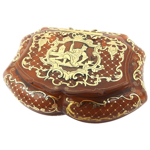 419 - A FINE GOLD OVERLAID TORTOISESHELL SNUFF BOX, EARLY 19TH CENTURY, cartouche form with profuse overla... 