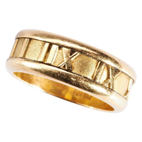 278 - TIFFANY; 18CT GOLD ATLAS RINGthe band with Roman Numerals as decoration.Hallmarked for Tiffany &... 