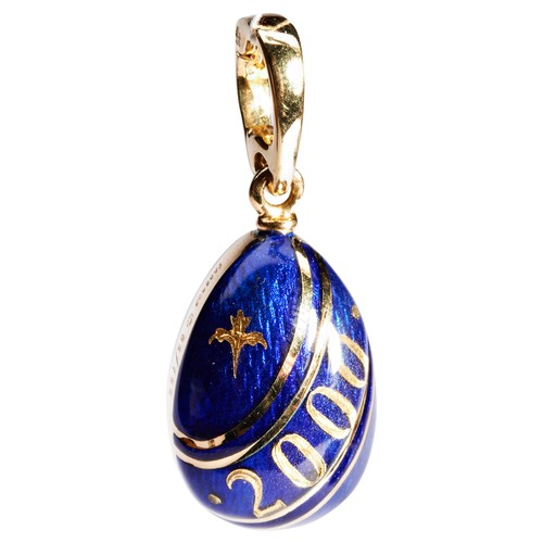 281 - A FABERGÉ BLUE ENAMEL MILLENIUM PENDANTthe guilloche enamel decorated with '2000' and fleur de lys d... 