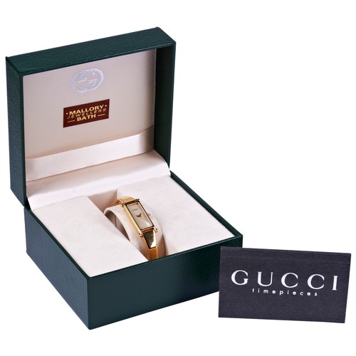 339 - GUCCI, A GOLD PLATED LADIES WRISTWATCHSigned Mother of Pearl dial, the model 1500P with quartz movem... 