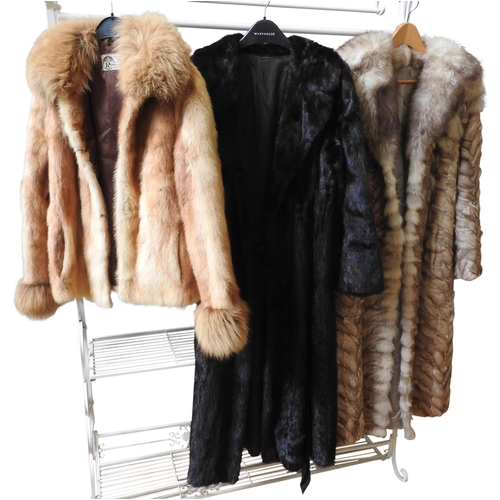 665 - THREE VINTAGE FUR COATS, COMPRISING A FULL-LENGTH BLACK MINK, A GOLDEN MINK JACKET, AND ONE OTHER. (... 