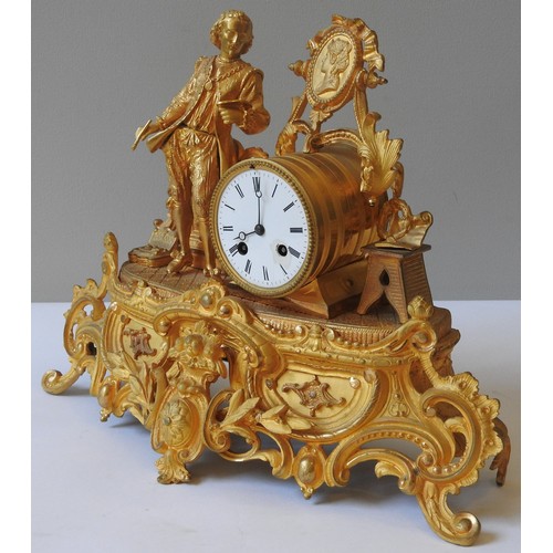 256 - A LOUIS XV STYLE GILT METAL MANTEL CLOCK, CIRCA 1900, the drum shaped clock case with 8 cm enamelled... 