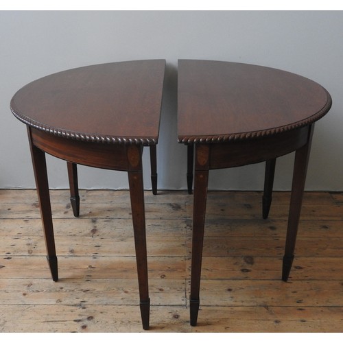 82 - A REGENCY MAHOGANY DINING ROOM TABLE WITH CENTRAL DROP FLAP SECTION AND TWO 'D' ENDS, THE WHOLE WITH... 