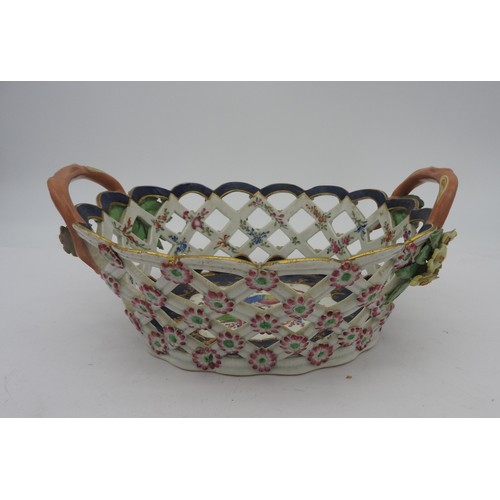 218 - AN 18TH CENTURY WORCESTER PORCELAIN BASKET, CIRCA 1770, oval form, the tapering lattice work sides d... 