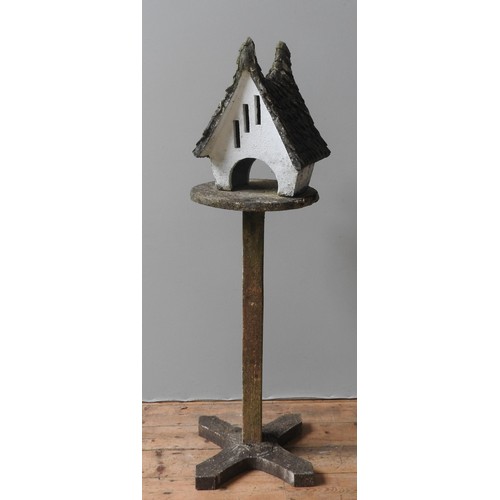 120 - A VINTAGE RECONSTITUTED STONE BIRD HOUSE, CIRCA 1930, stylistic form with white painted walls, raise... 