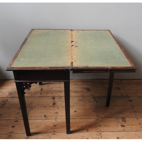 85 - AN UNUSUAL MAHOGANY TRI-FOLD TEA / CARD TABLE , EARLY 19TH CENTURY, the hinged rectangular top over ... 