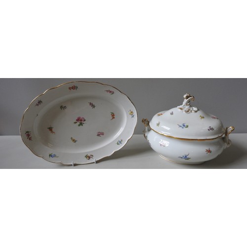 229 - A LARGE MEISSEN DEUTSCHE BLUMEN PORCELAIN SERVING TUREEN WITH COVER PLUS AN OVAL PLATTER, 19TH CENTU... 