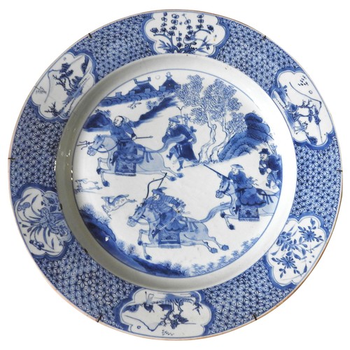 361 - A LATE 18TH CENTURY CHINESE EXPORT BLUE AND WHITE CHARGER, decorated with a traditional hunting scen... 